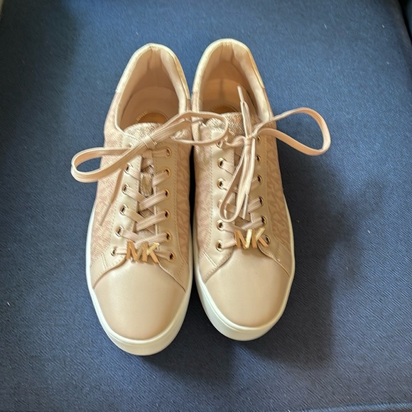 Michael Kors Poppy Colour-Block Logo Sneakers - Picture 1 of 8